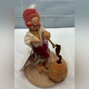 ANNALEE DOLLS AROUND THE WORLD SERIES INDIA SUNIL, W/TAGS